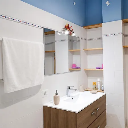 Holiday home Corinne - Terrazza Privata Fiorita